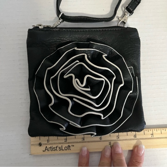 3D FLOWER MINI CROSSBODY BAG - Picture 7 of 10
